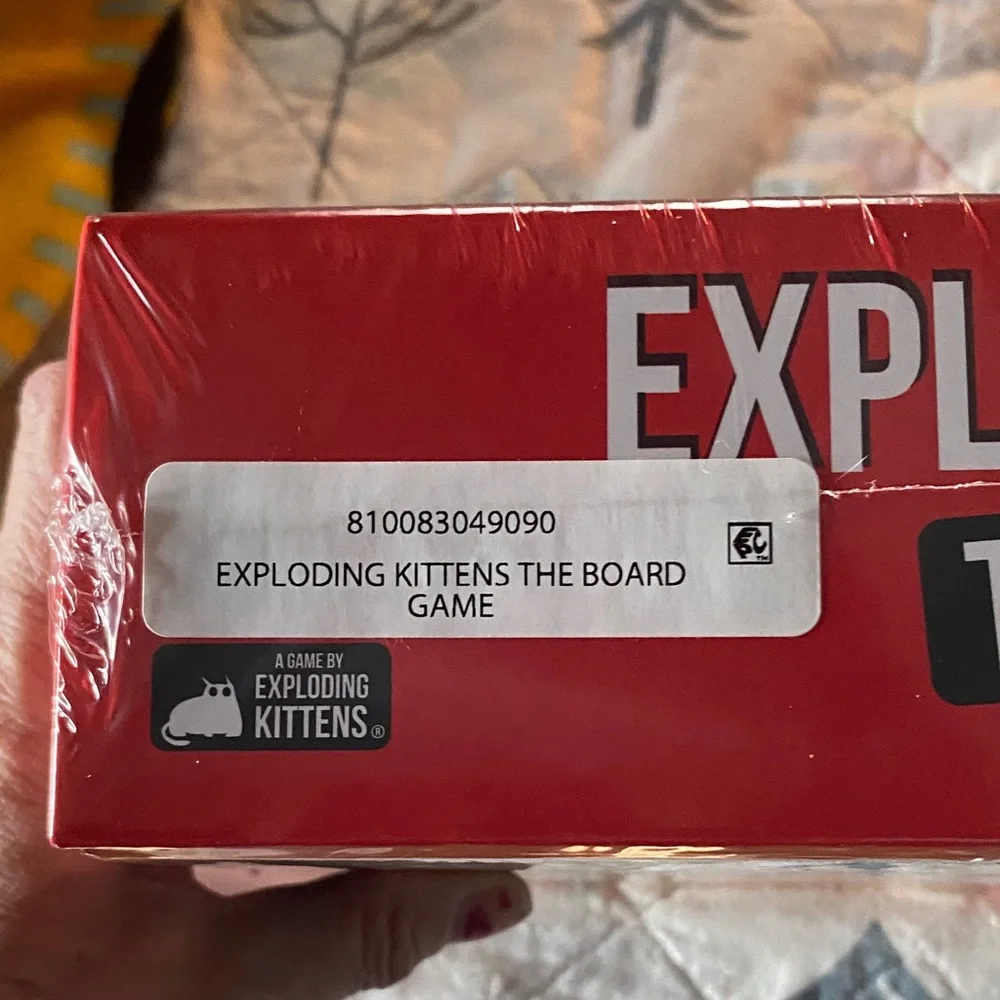 Exploding Kittens Board Game - Red - Picture 8 of 8